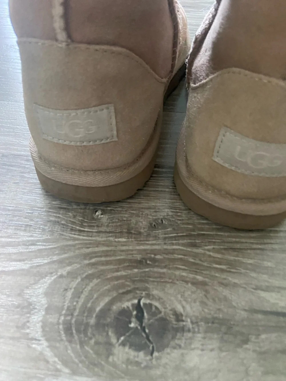Classic Cozy Shearling-Lined UGG YOUTH SIZE 5 Boots - Chestnut